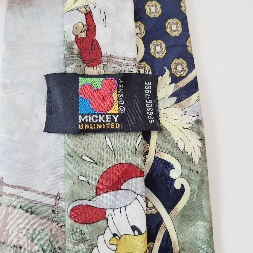 Disney Mickey Unlimited Vintage Donald Duck Golfing Novelty Tie‎